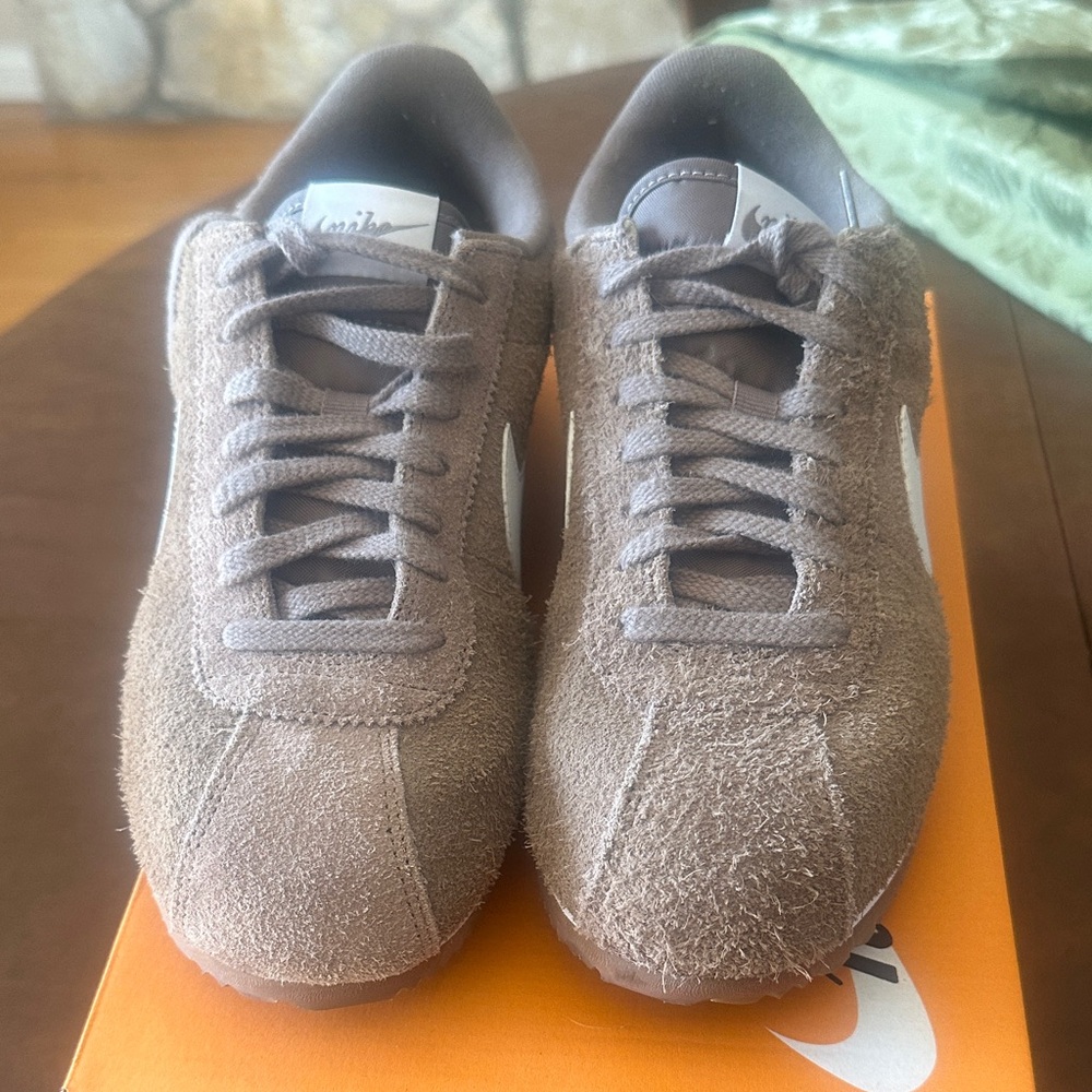 Nike Women’s Cortez Vintage style, tan suede white leather trim.  New in Box. - Picture 4 of 6
